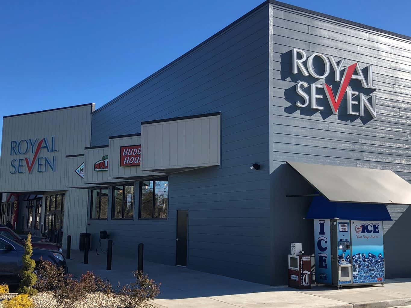 IM600XL Ice and Water Vending Machine at Royal Seven